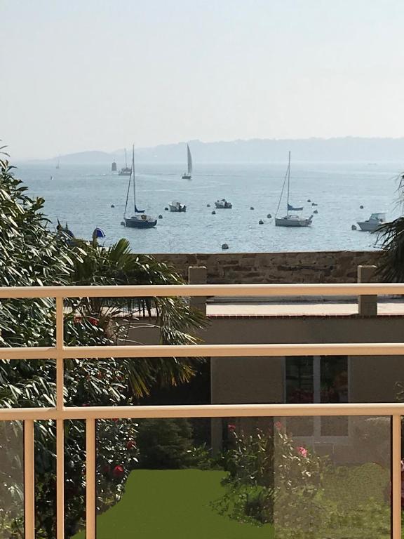 GÎte indépendant dans une villa -Vue et accès direct mer - avec 3 chambres et 3 grandes terrasses - 2