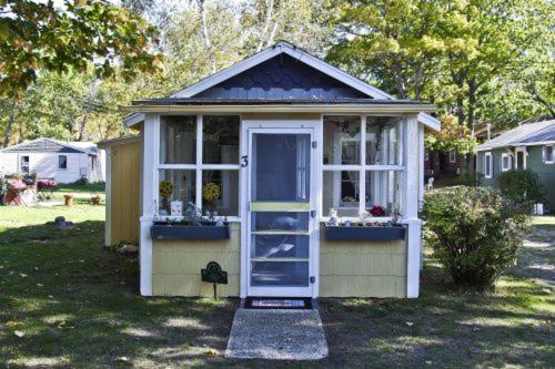 Cabin #3 - Chantilly cabin, Carp Lake