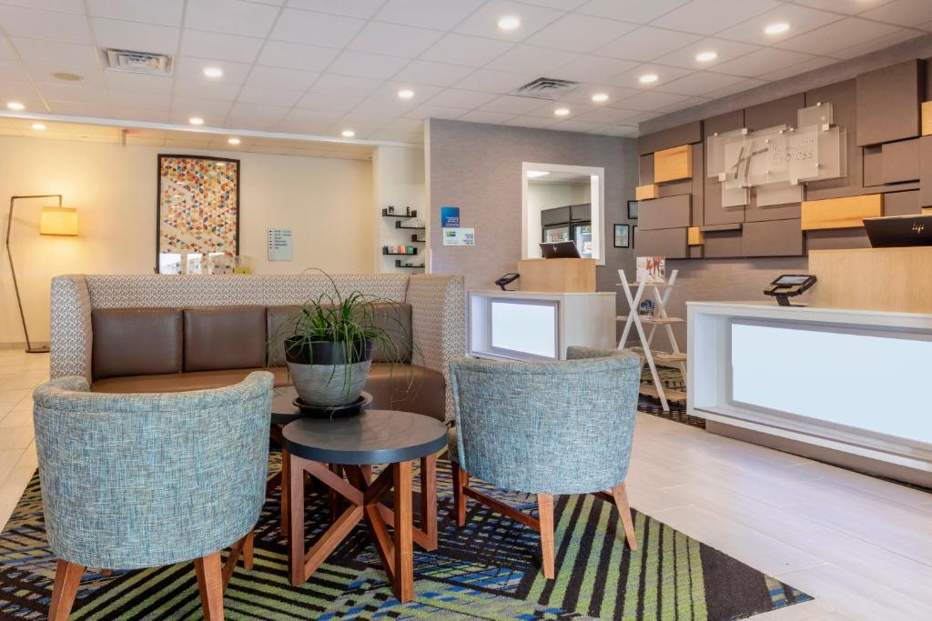 Holiday Inn Express Metropolis photo