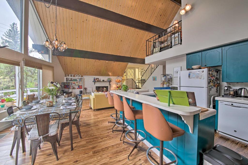 Lake Arrowhead A-Frame House with Private Hot Tub!, Lake Arrowhead