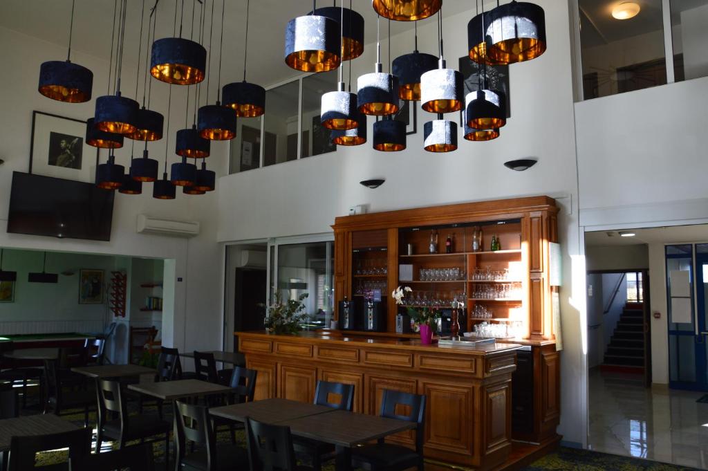 ジ オリジナルズ シティ シティ ホテル ボーヴェ (The Originals City, City Hôtel, Beauvais) ラウンジ