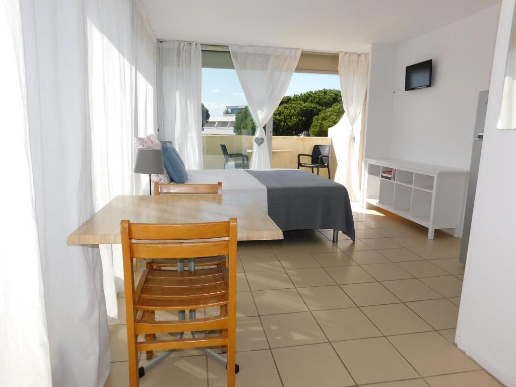 studio 38 climatisé balcon vue mer, Le Grau-du-Roi