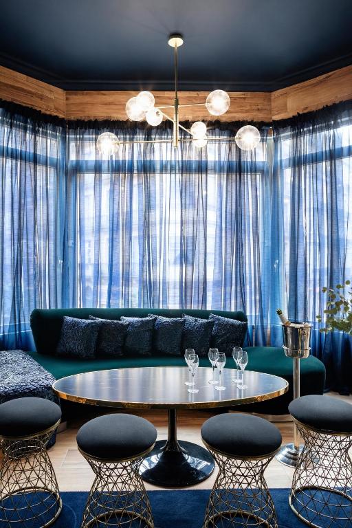 Luxurious by Sebastiana Group photo