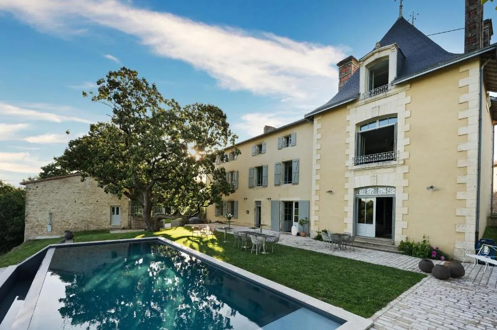 Les Demeures de Valette, hotel in Azay-le-Brûlé