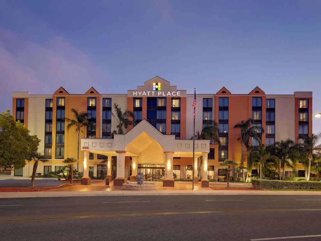 Hyatt Place Ontario Mills photo