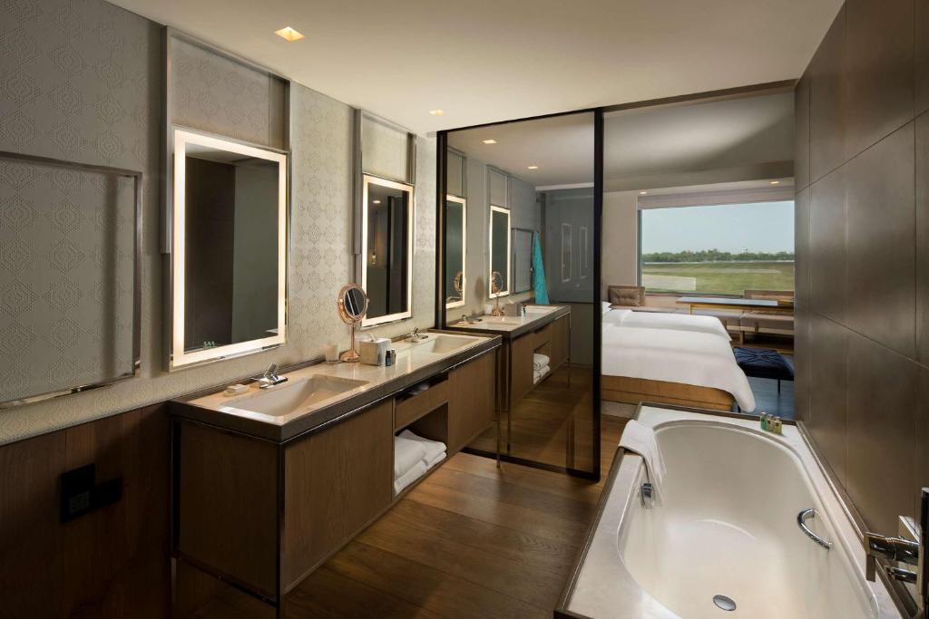 andaz delhi by hyatt hote room