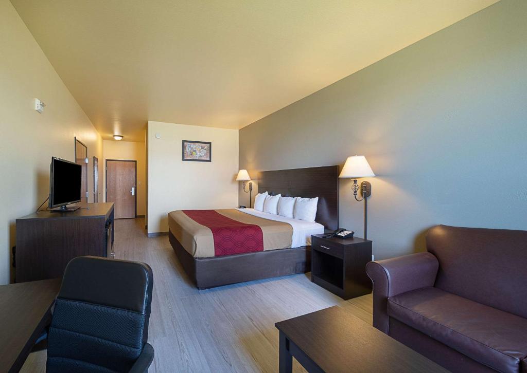 Econo Lodge Inn & Suites Photo 5