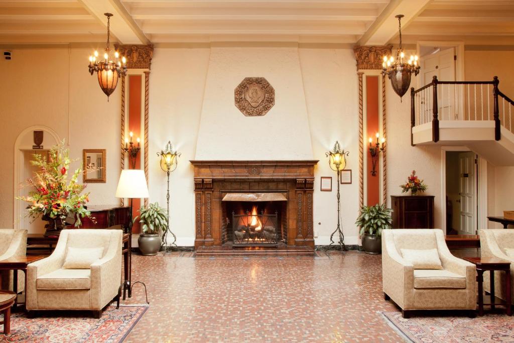 Cardinal Hotel photo
