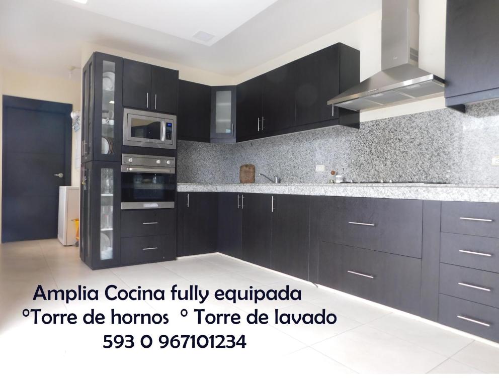 Guayaquil amplia casa 4 dormitorios sector comercial - 2