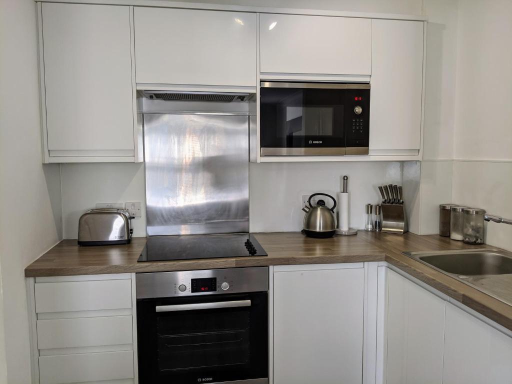Saffron Court Apartment 06, High Wycombe photo 4