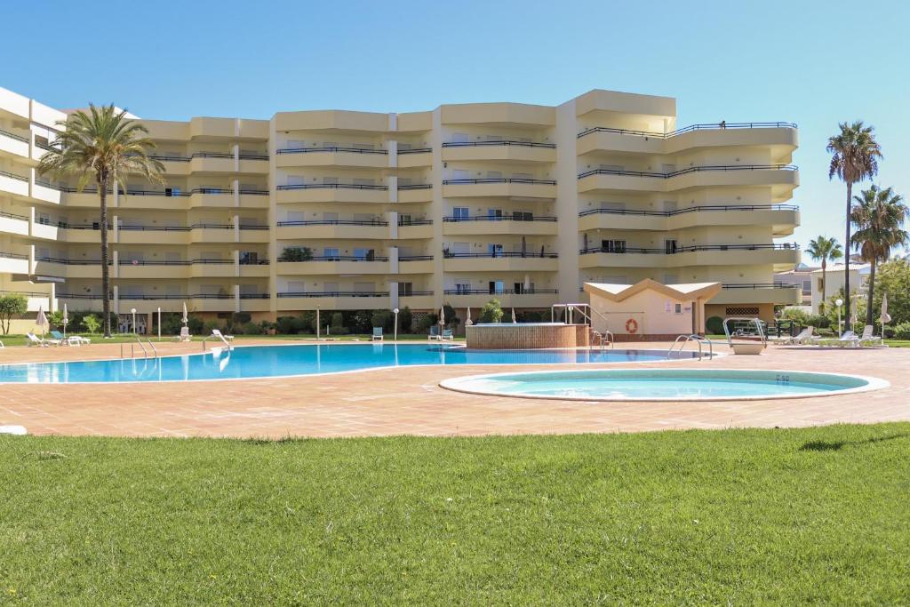 Apt Galé Mar 11 by Algarve Villa Holidays, Galé