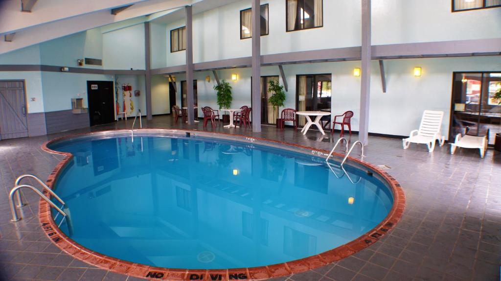 Pictured Rocks Inn and Suites photo