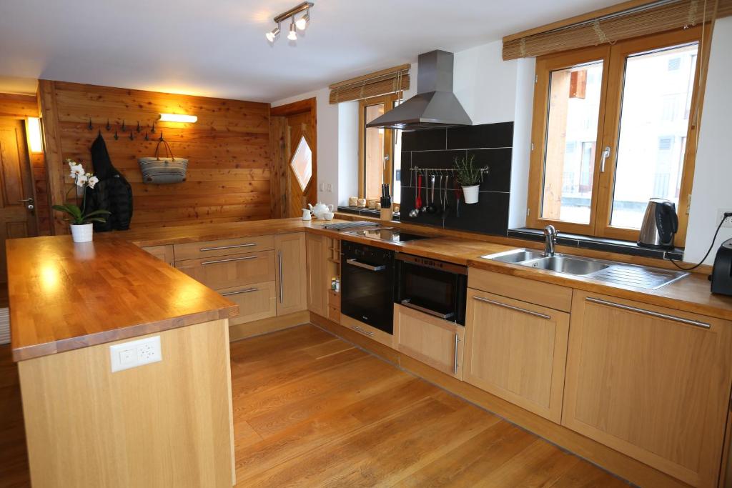Kitchen, Chalet Mavambo in Bagnes