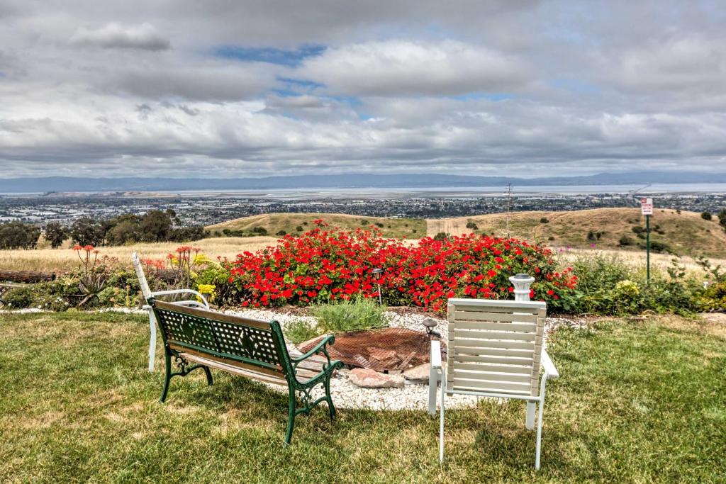 Floral Studio with Bay Area Views about 2 Mi to Dtwn!