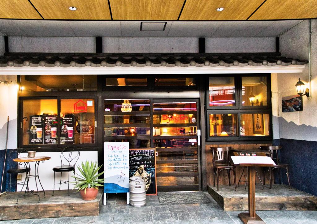 DJANGO Hostel &amp; Lounge — Hotel in Tanabe