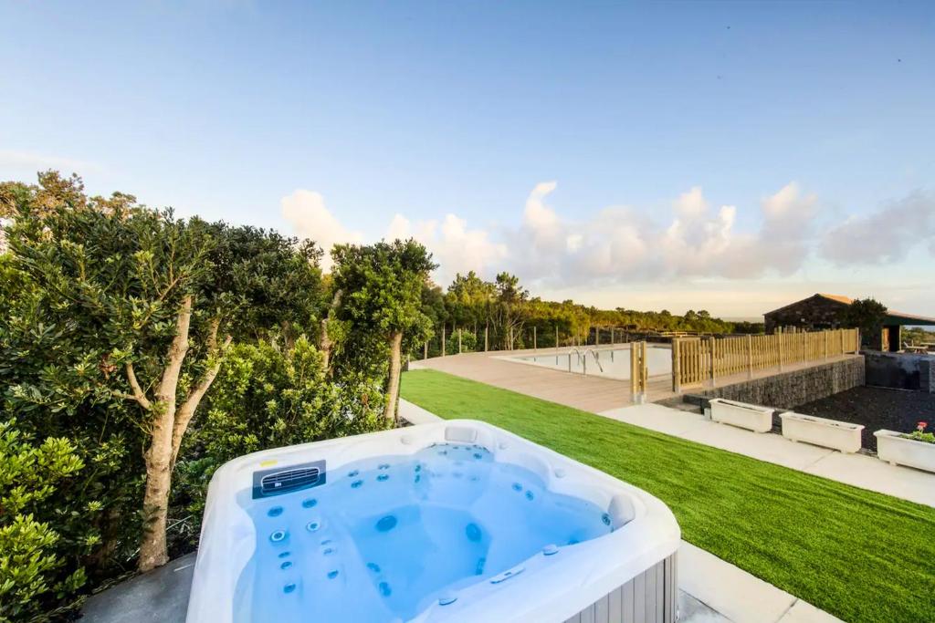 One bedroom house with sea view shared pool and jacuzzi at Lajido — Hotel in Lajido