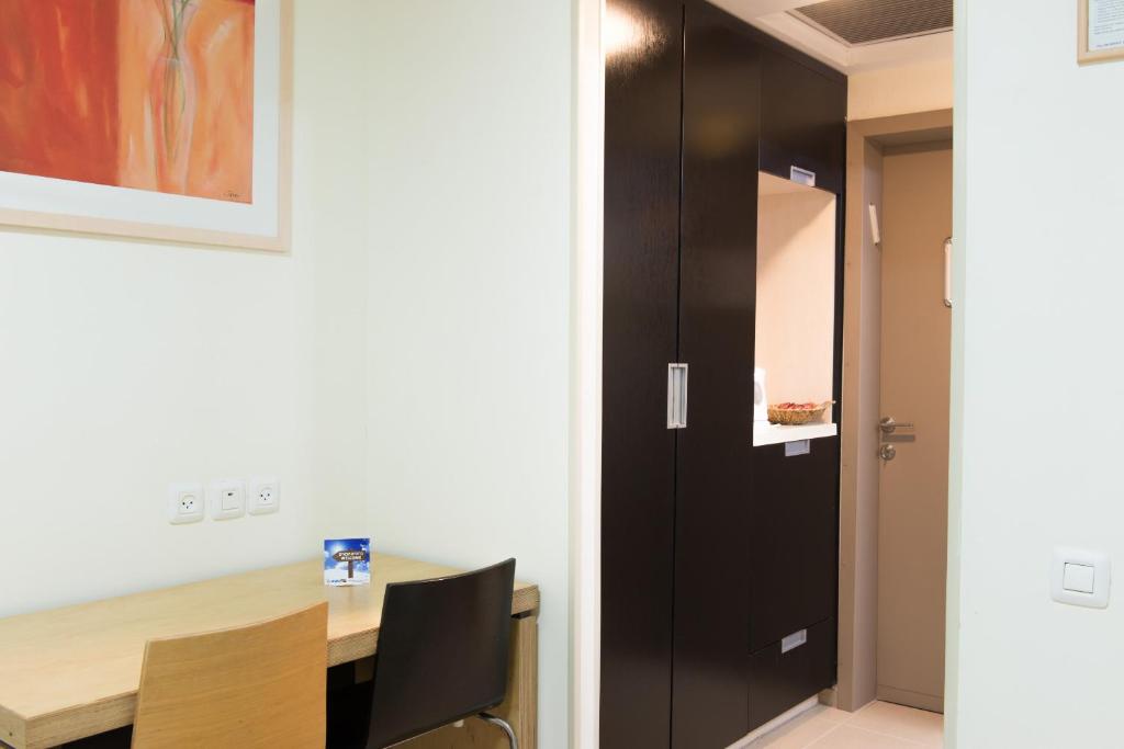 HI Shlomi Hostel photo