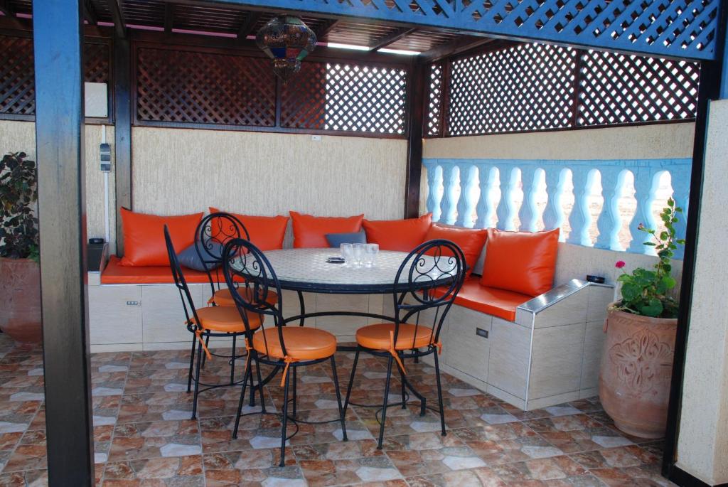 Charming Apartment in Mirleft with Balcony and Parking., Mirleft