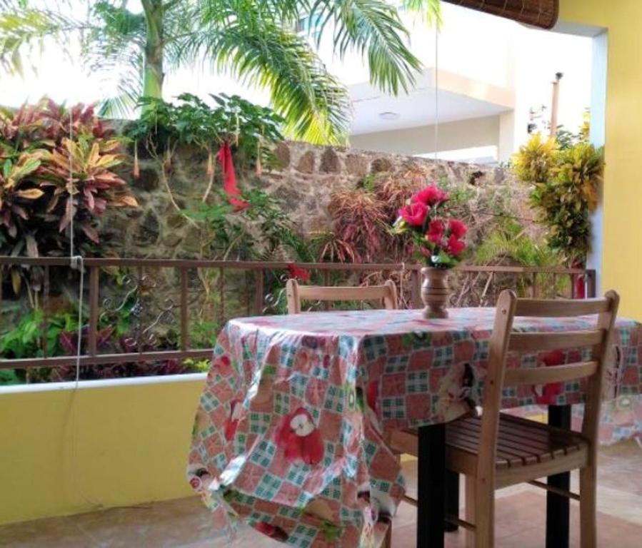 Charming Apartment in Pereybere with Shared Pool, 75 m², Pereybere