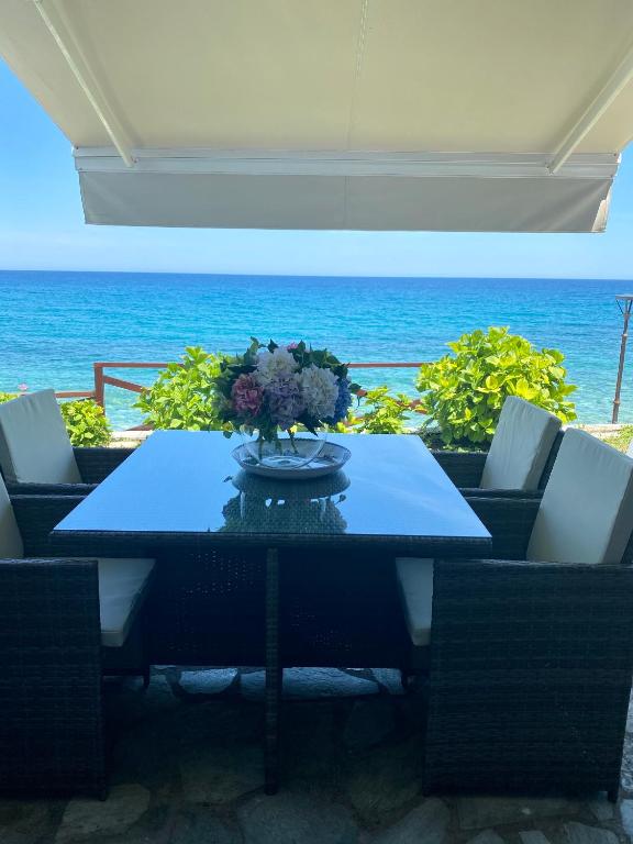 Agios Ioannis luxurious beachfront studio photo