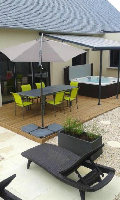 Maison de 3 chambres avec jacuzzi jardin amenage et wifi a Carantec a 1 km de la plage