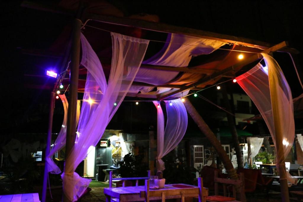 EVA HUT Mui Ne Beach Hostel