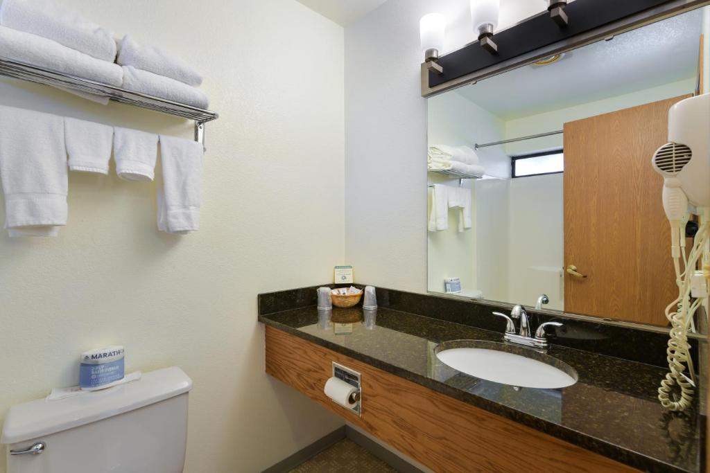 Cap Sante Inn photo