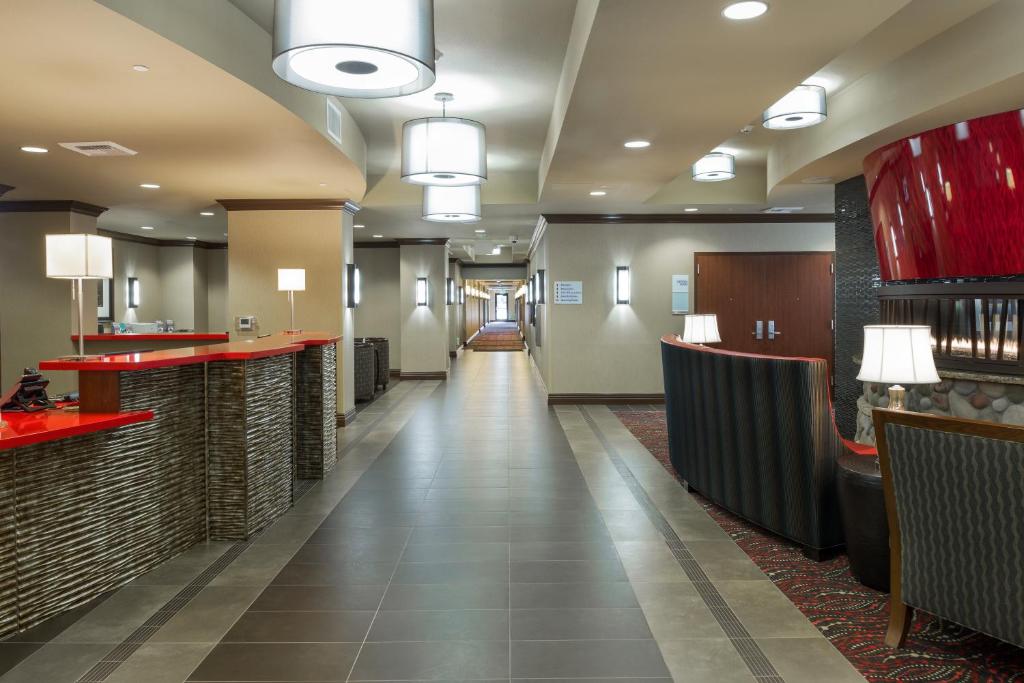Holiday Inn Express Klamath Redwood Ntl Pk Area photo