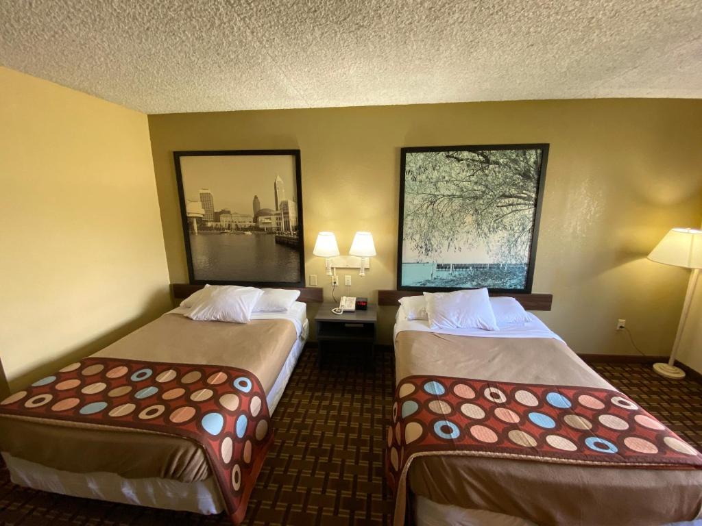 Super 8 By Wyndham Port Clinton photo