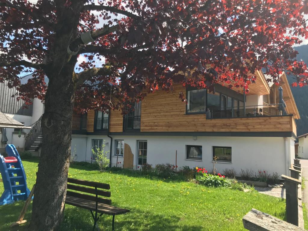 Exterior view, Das Edelweiss in Gran