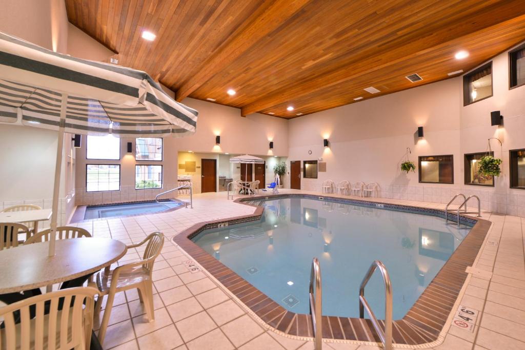 Kelly Inn and Suites Mitchell photo