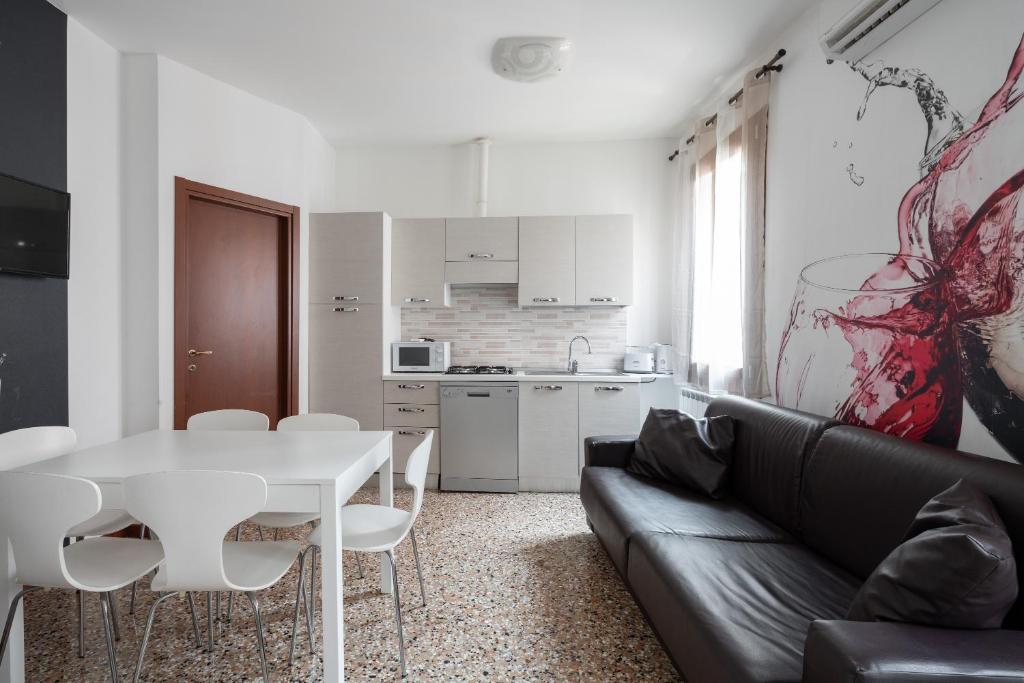 San Polo Canal View Apartments by Wonderful Italy - 5