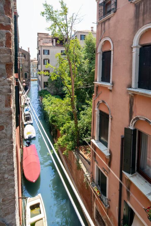 San Polo Canal View Apartments by Wonderful Italy - 1