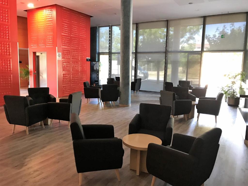 ホリデイ イン エクスプレス モリンス デ レイ バイ IHG (Holiday Inn Express Molins de Rei By IHG) ラウンジ