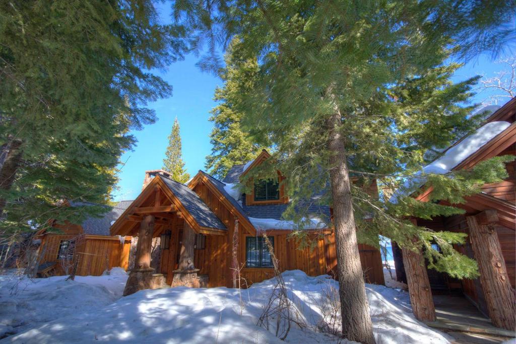 Tahoe Pines West Shore Cabin in Homewood (CA) reviews, prices