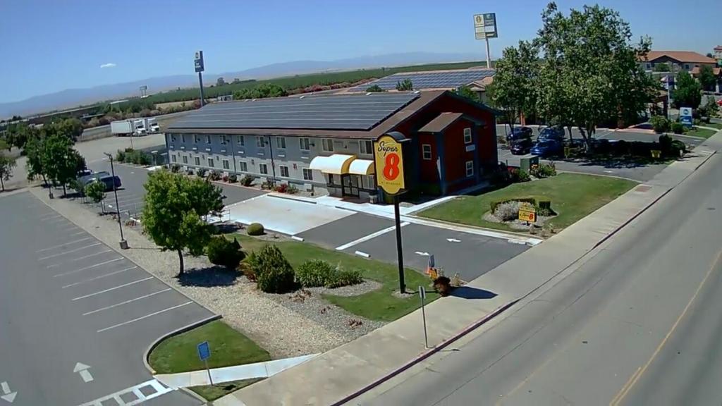 1. 슈퍼 8 바이 ..