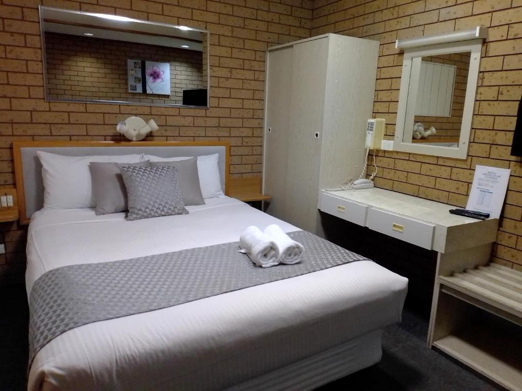 Country Home Motor Inn photo