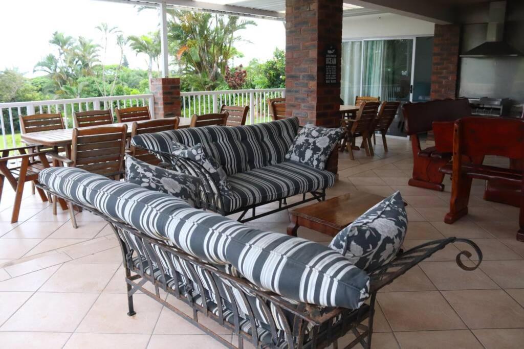 Ballito Clarke Bay Beach House - family holiday letting 전경