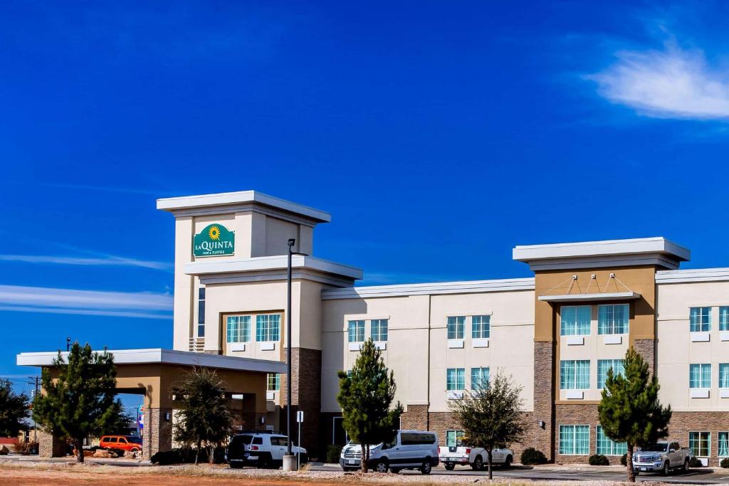La Quinta Inn & Suites by Wyndham Andrews photo