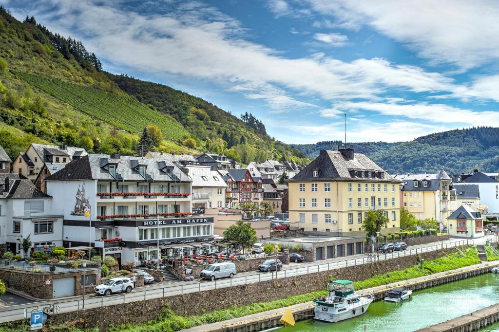 Hotel am Hafen — Hotel in Cochem