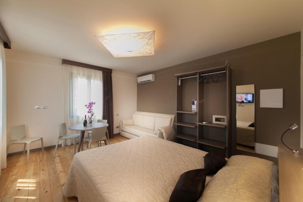 International Rooms & Apartments - 5