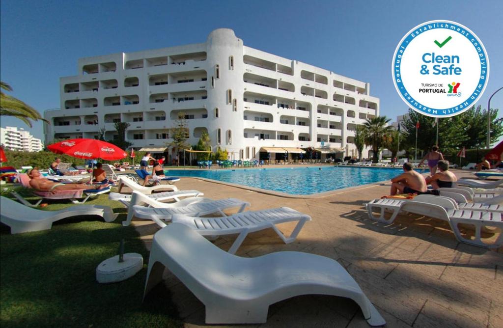 Apartamentos Turisticos Silchoro — Swimming pool in Albufeira, Faro