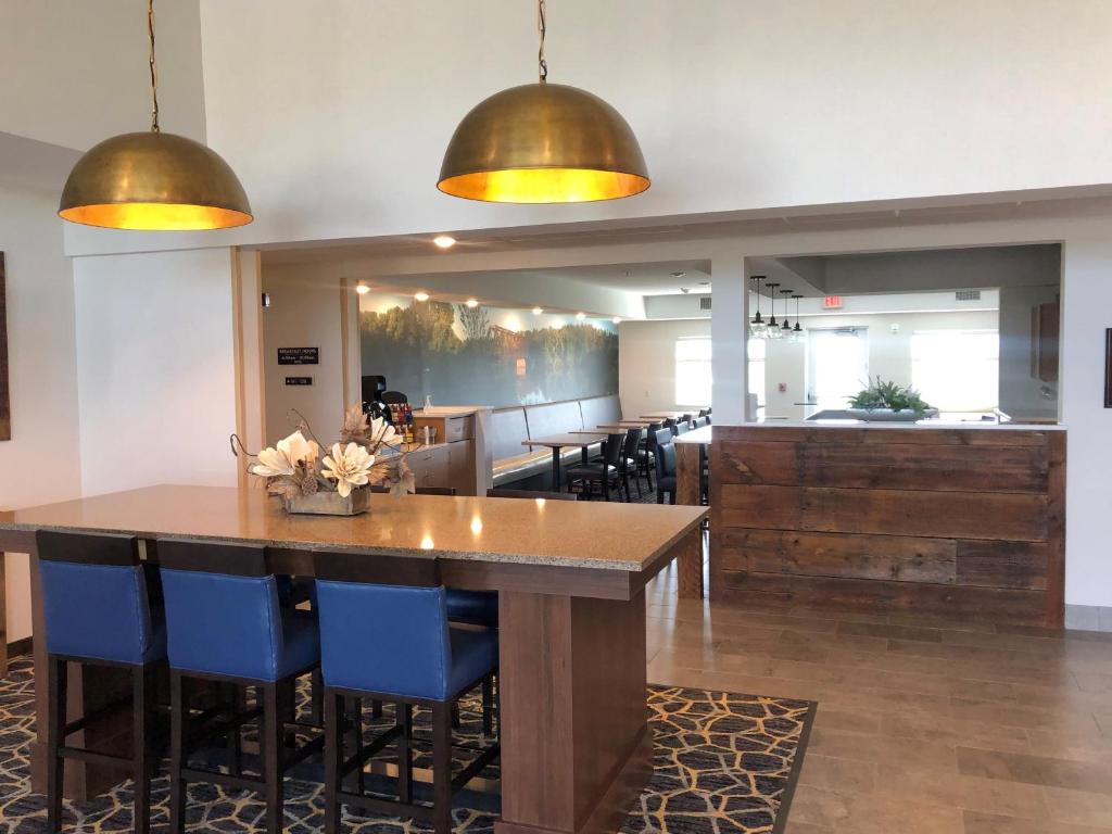 GrandStay Hotel & Suites Rock Valley photo