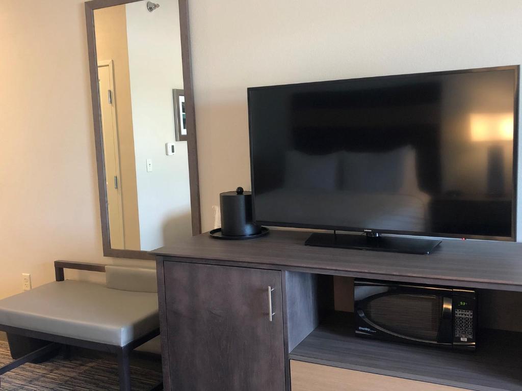 GrandStay Hotel & Suites Rock Valley photo
