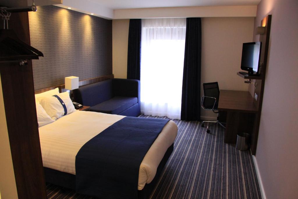 Holiday Inn Express Dunstable Photo 23