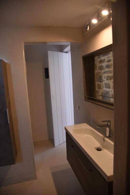 LAINI LUXURY SUITES photo