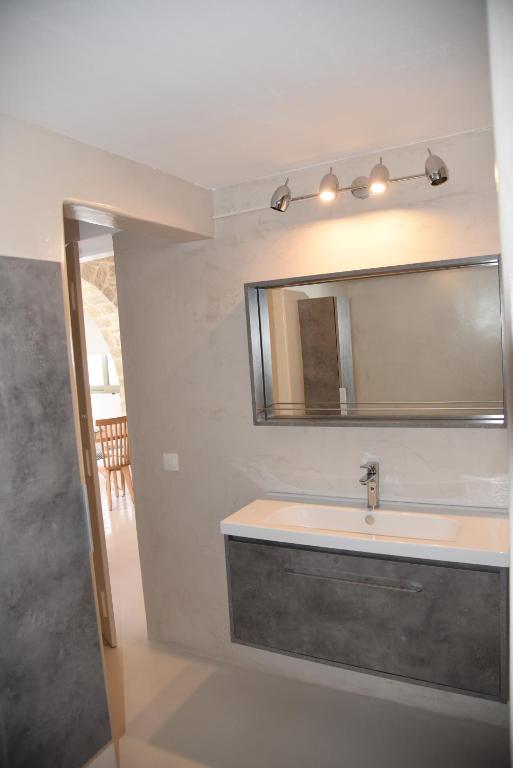 LAINI LUXURY SUITES photo