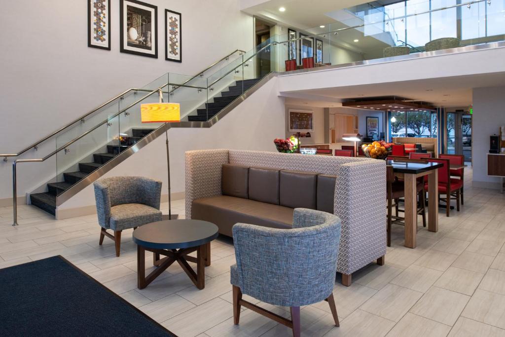 ホリデイ イン エクスプレス サンフランシスコ エアポート サウス バイ IHG (Holiday Inn Express San Francisco Airport South By IHG) 外観