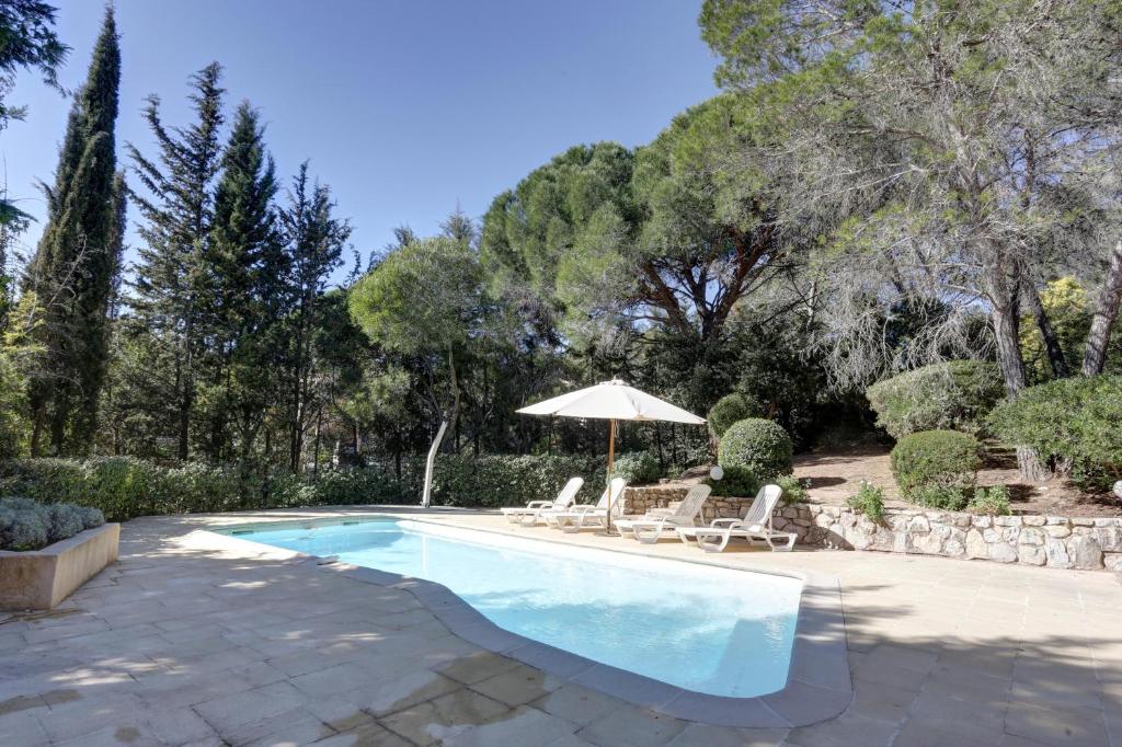 villa 8 pers, climatisée, piscine chauffée, un havre de paix sous les pins parasols - 2