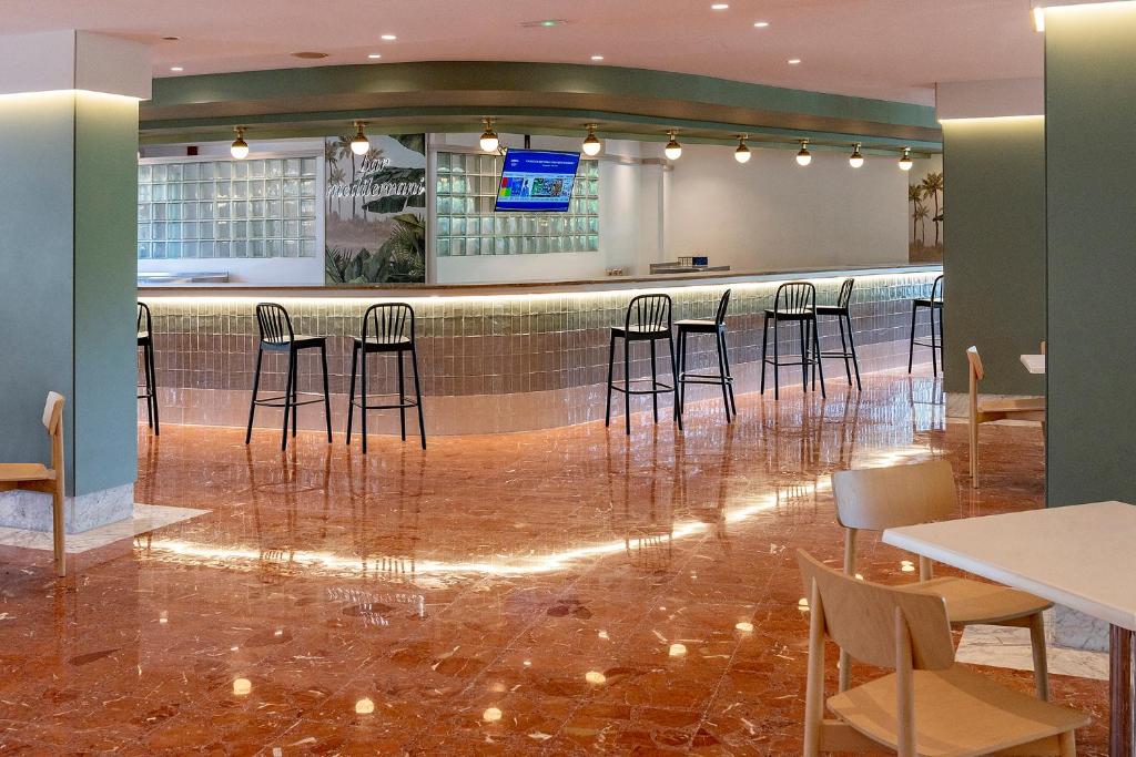 Medplaya Hotel Calypso — Restaurant & bars in Salou, Catalonia